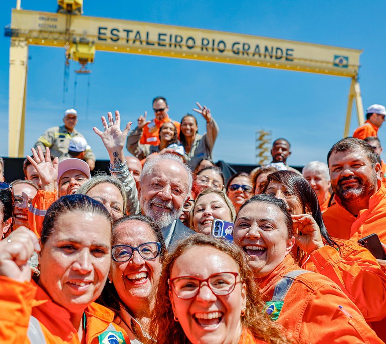 Com contrato para quatro novos petroleiros, Lula impulsiona renovação da frota naval