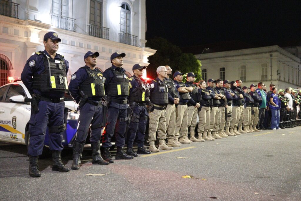 Força-tarefa da Prefeitura retira veículos irregulares das ruas