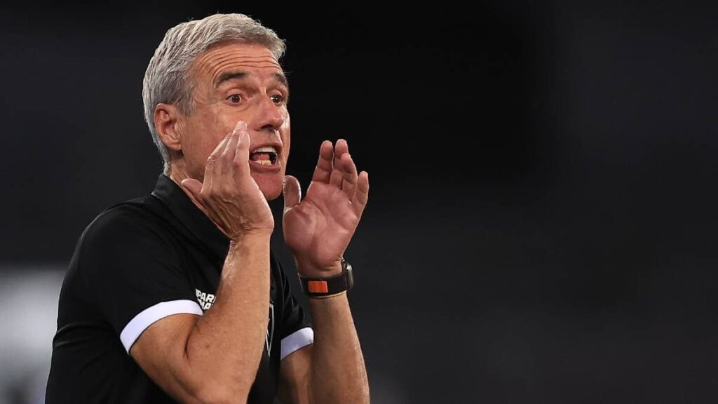 Grêmio movimenta mercado e mira português Luís Castro para o comando técnico