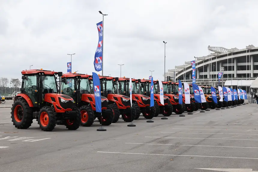 Governo do Pará entrega tratores a 42 municípios para serviços essenciais no Pará