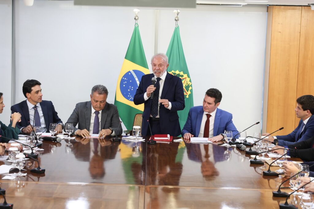 Lula encerra ano ministerial defendendo diálogo e relatando conversa com Trump
