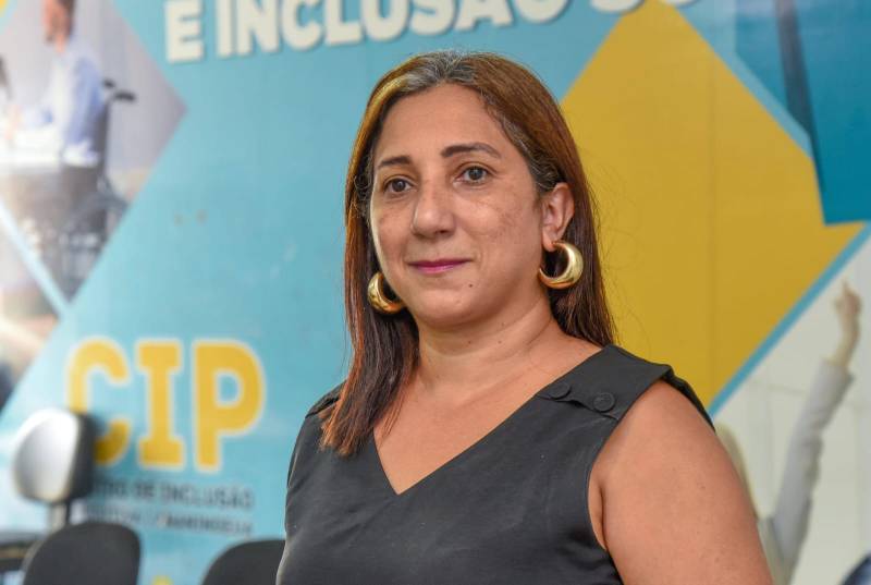 Curso de técnicas de pintura transforma a rotina de alunos no Centro de Inclusão Produtiva