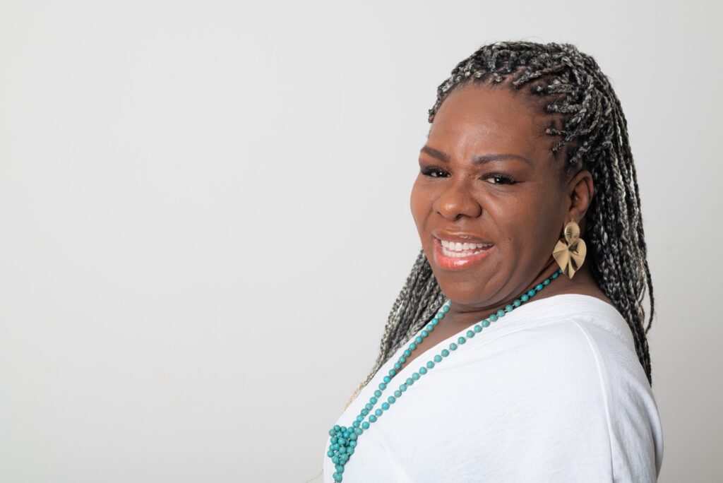 Mariza Black apresenta o seu show de samba no fim de semana