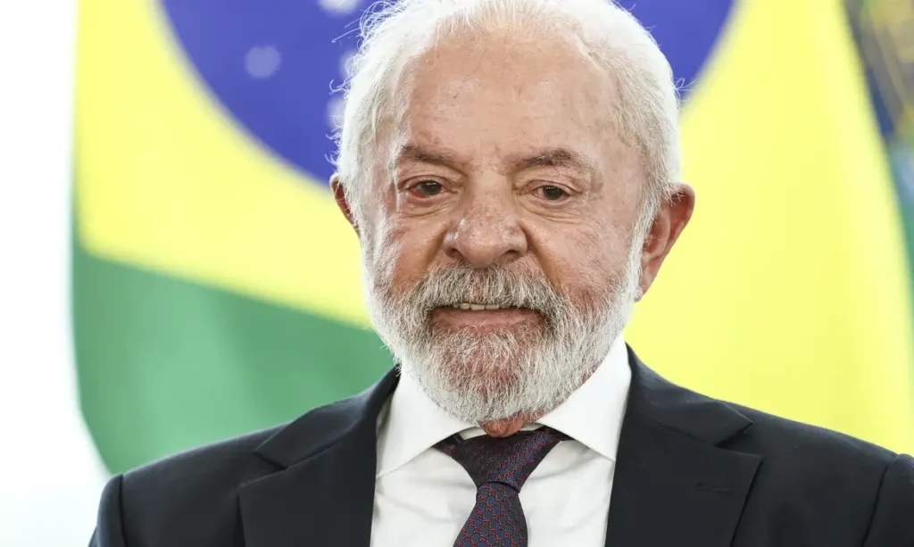 Antes de viagem ao Panamá, Lula conversa com presidente Mulino