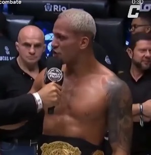 Vídeo:  Paraense De Icoaraci Conquista Cinturão No Jungle Fight 145