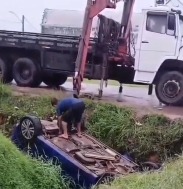 Vídeo: Carro Cai Em Galeria Na Br-316 Durante Chuva Em Ananindeua