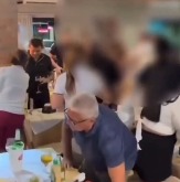 Vídeo: Briga Entre Torcedores Termina Com Arma Apontada Em Restaurante De Belém