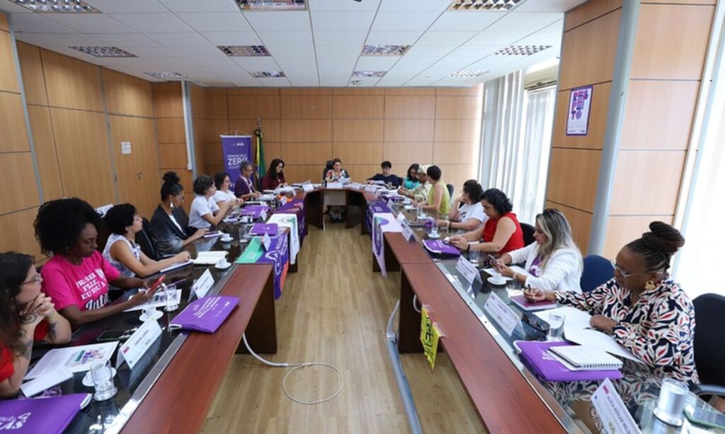 Movimento feminista protesta contra escala 6×1 e violência global