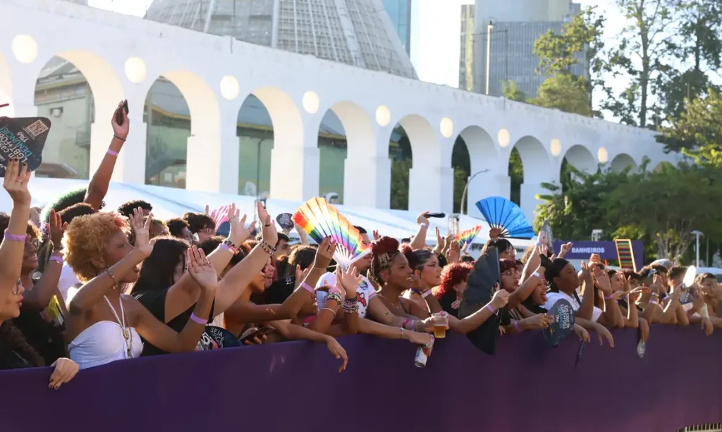 Parada LGBTQIA+ no Rio defende mais representantes no Legislativo