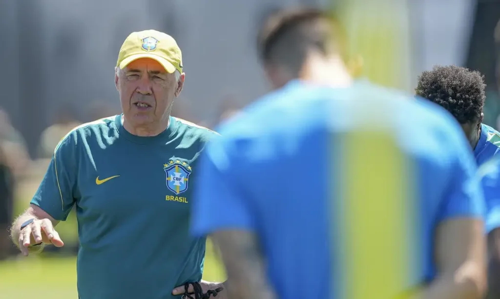 Ancelotti dá pista de Martinelli para vaga de Paquetá contra Noruega