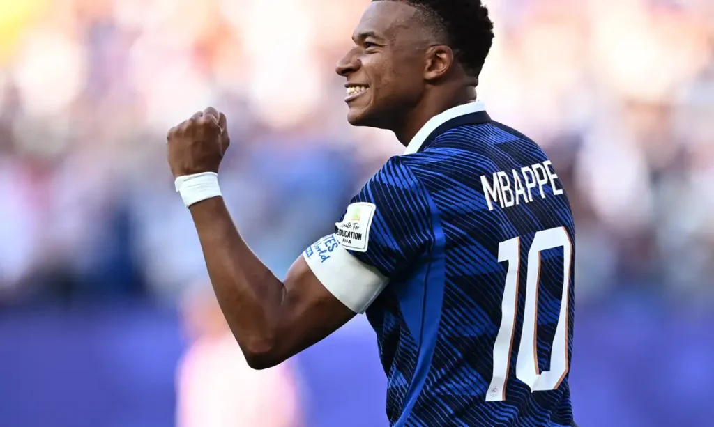 De pênalti, França vence retranca do Paraguai e se classifica na Copa