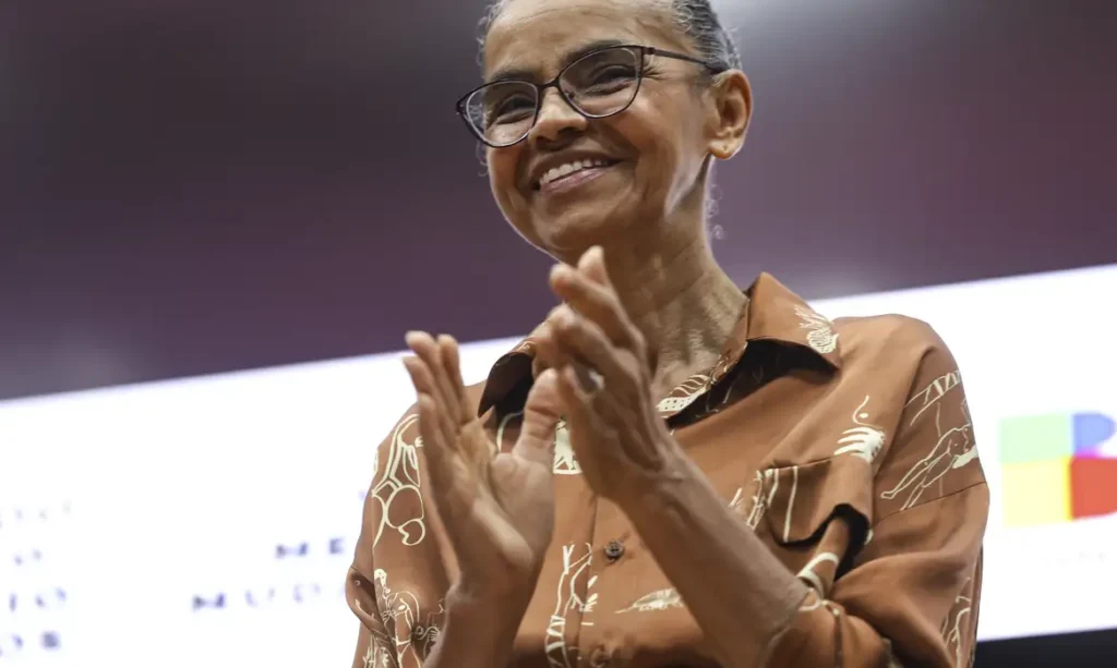 Marina Silva recebe maior condecoração da França em Brasília