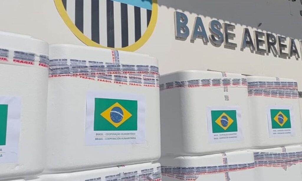 Brasil envia 690 mil doses de vacinas em ajuda à Venezuela